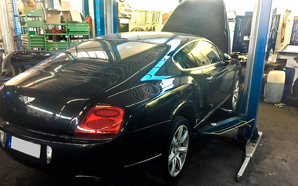 Ein Bentley erhält seine Inspektion nach Herstellervorgaben